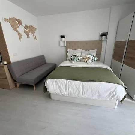 Apartment Niki студія нова, після ремонту Benalmádena